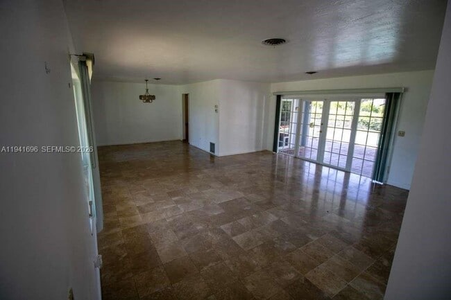 Foto del edificio - 9041 SW 88th St