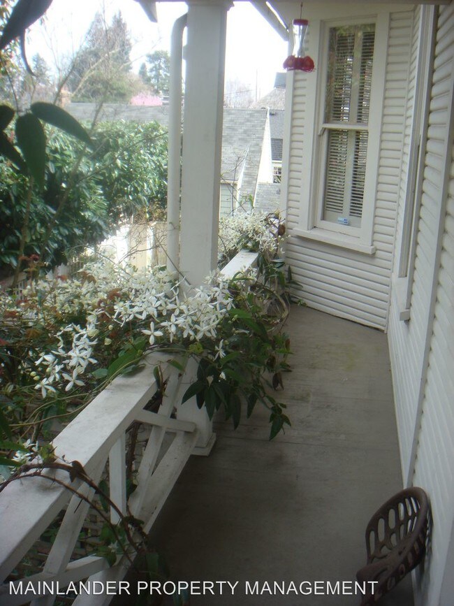 Building Photo - 2218 SW 18th Ave