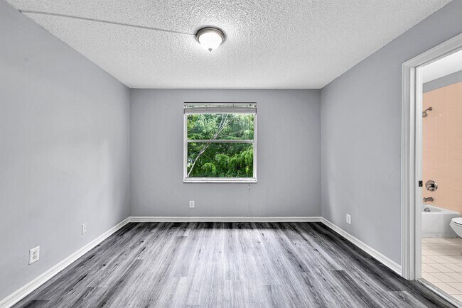 Building Photo - 8658 S Southgate Shores Cir