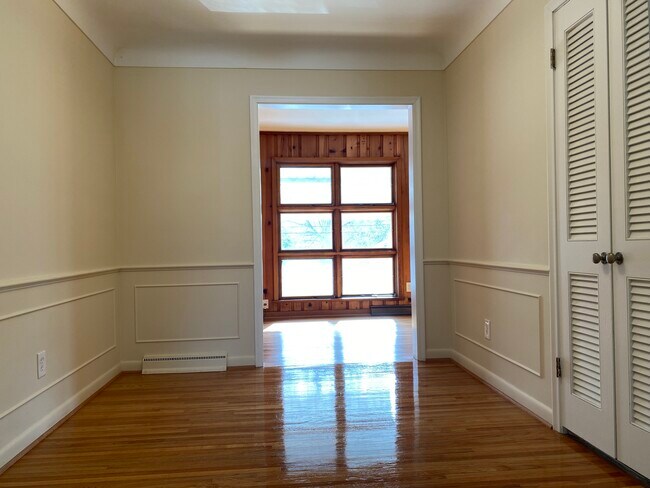 Foto principal - 4011 Hillandale Rd