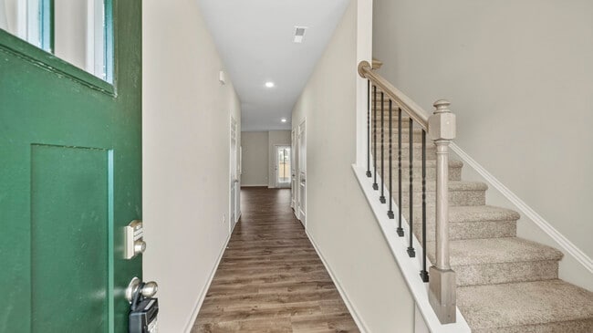 Building Photo - 153 Leo St