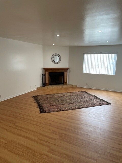 Building Photo - 2206 Brenta Pl