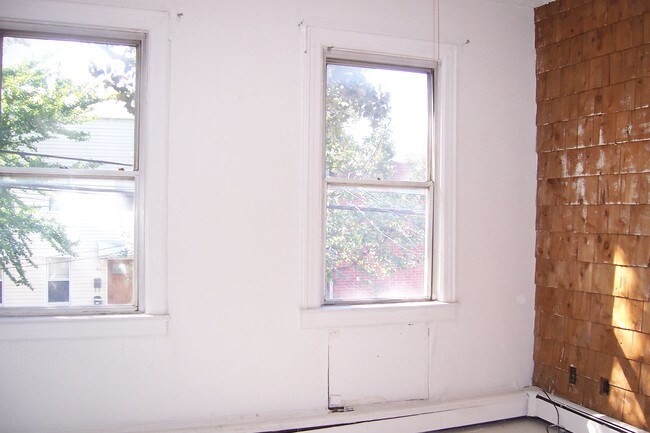 Building Photo - 498 Humboldt St