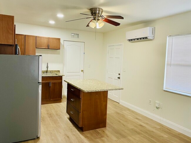 Building Photo - 2817 Sprague Dr