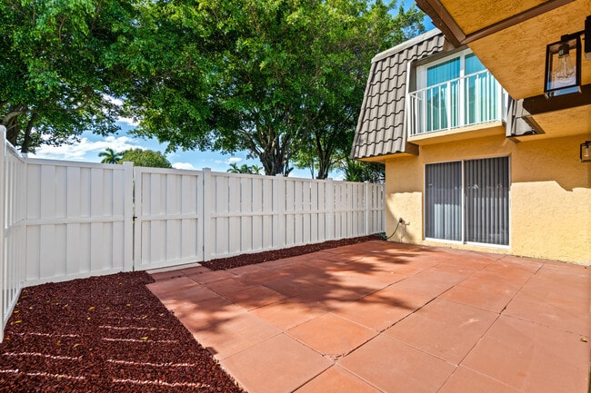 Foto del edificio - 22188 Boca Rancho Dr