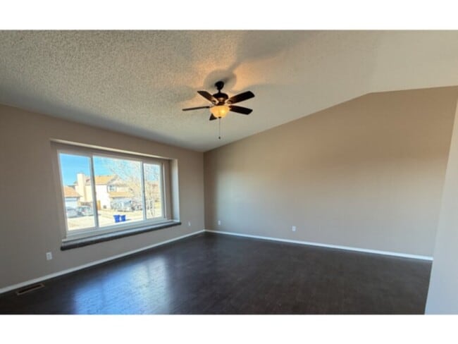 Building Photo - Beautiful split level home in Fountain