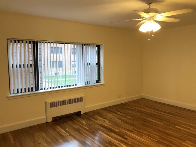 Building Photo - 116 Longwood Ave