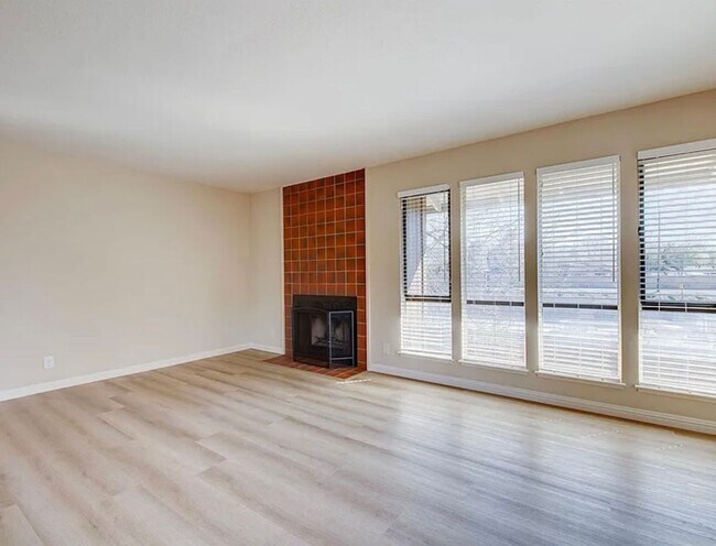 Foto del edificio - 2415 Horizon Ln