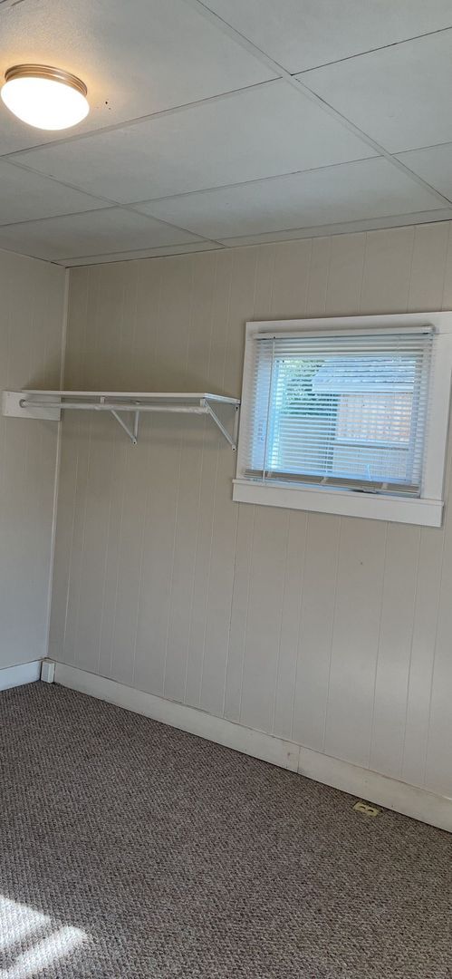 Foto del edificio - PRELEASING: 4 bdrm/1bath Sunny York Neighborhood home!