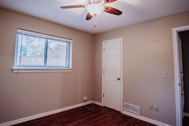 Foto del edificio - 3205 Winchester Dr