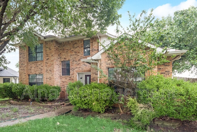 Photo - 4404 Junction Dr House