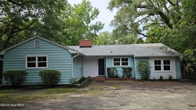 Building Photo - 4929 Oleander Dr