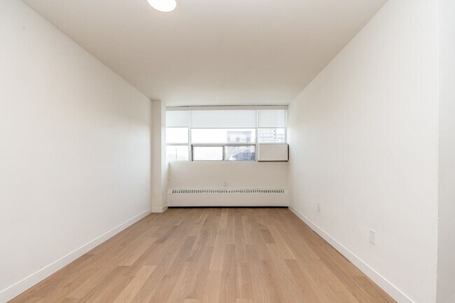 Building Photo - 730 St Clarens Ave