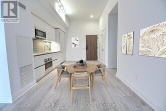 Building Photo - 21 Park St E