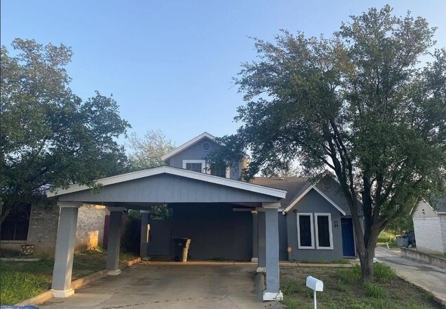 Building Photo - 3818 N Lost Creek Loop