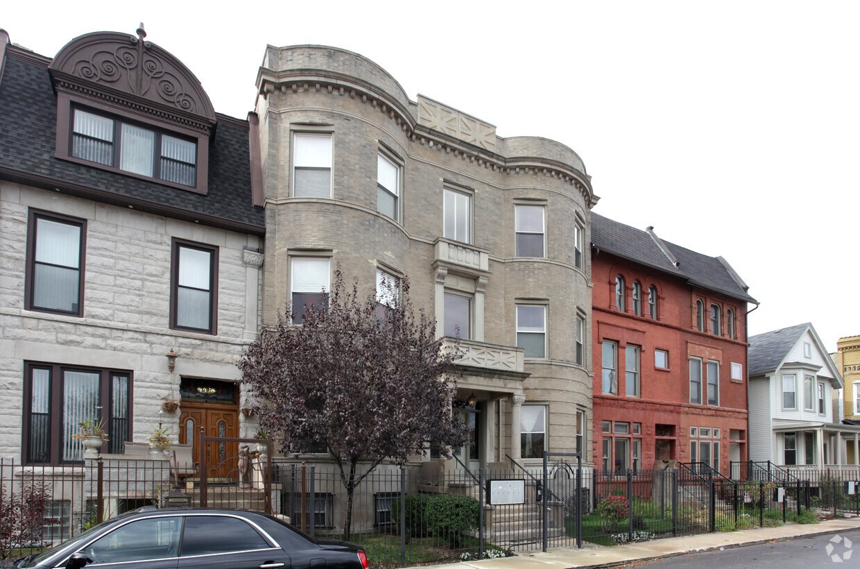Building Photo - 4434 S University Ave