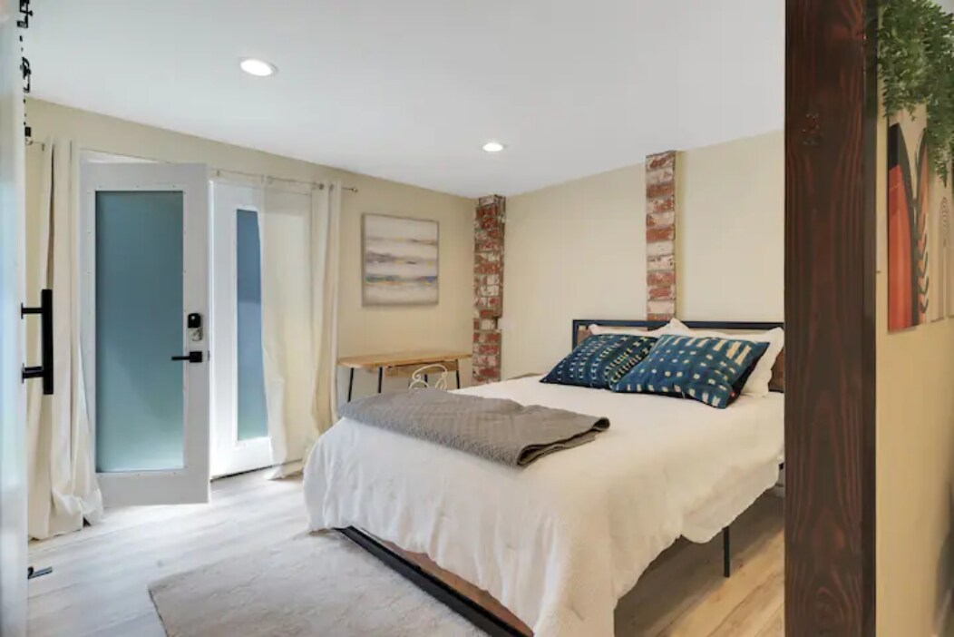 Foto principal - 9815 Canby Ave
