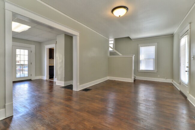 Foto del edificio - 308 W John St