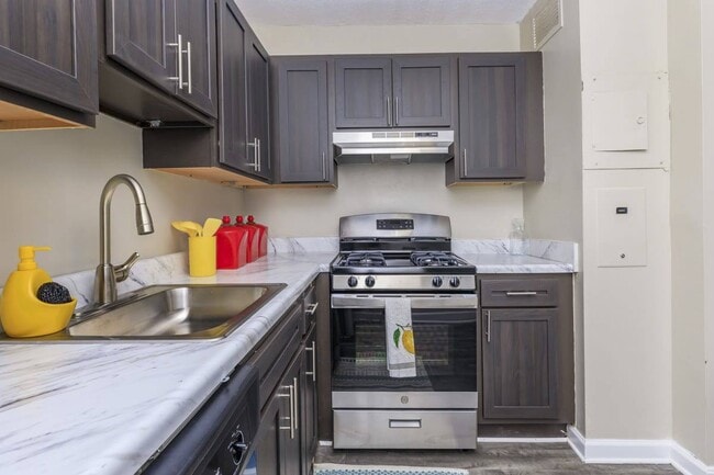 Building Photo - Ashton Heights