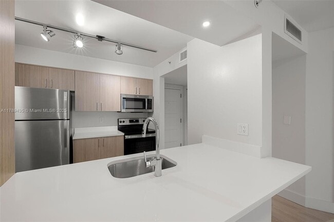 Building Photo - 1756 N Bayshore Dr