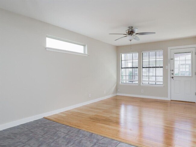 Building Photo - Charming 2 bd 2 bath Condo in Travis Oaks ...