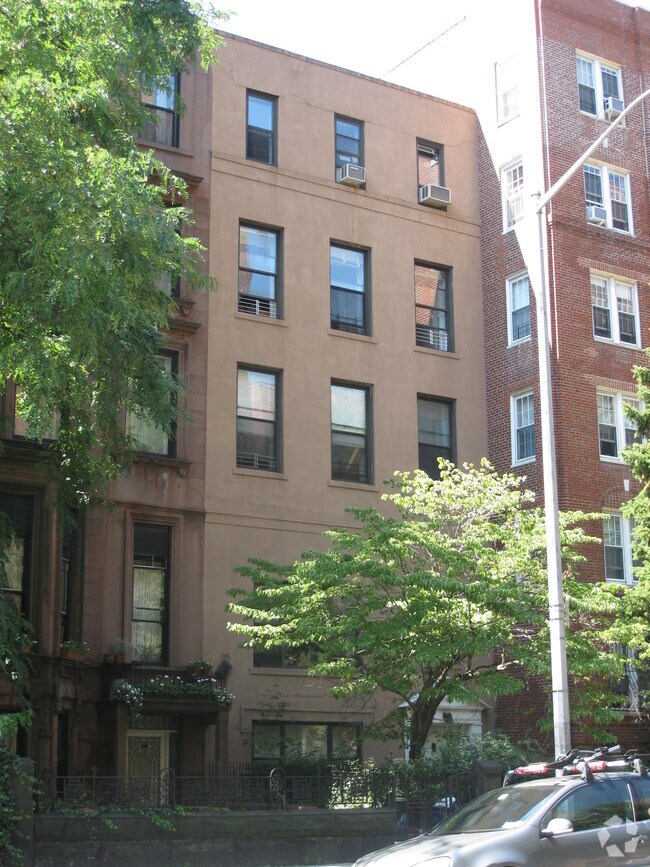 Building Photo - 372 Clinton Ave