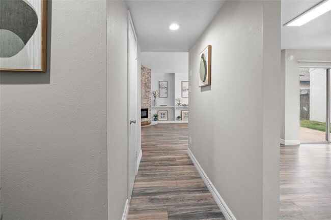 Foto del edificio - 10327 Gladewood Dr