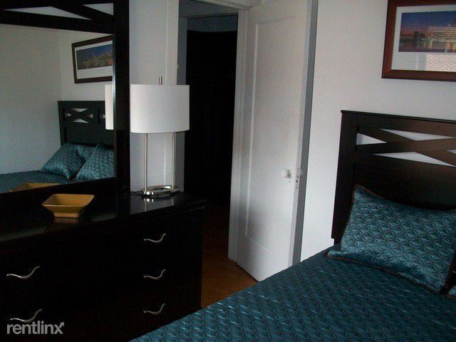 Foto del edificio - 1 br, 1 bath Apartment - 3032 N Halsted St
