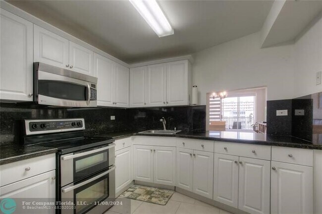 Foto del edificio - 1690 NE 191st St