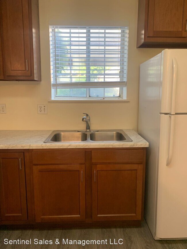 Building Photo - 2 br, 1 bath House - 1050 S. Orem Blvd. #35