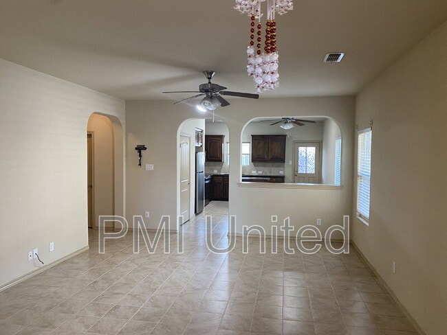 Building Photo - 1901 Potrillo Ln