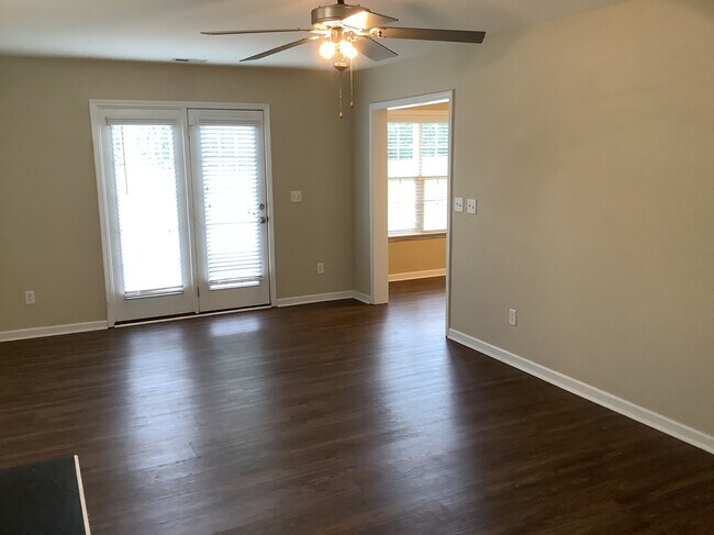 Building Photo - 207 Fledgling Way