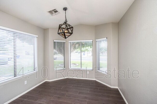 Foto del edificio - 1944 W Canyon Way