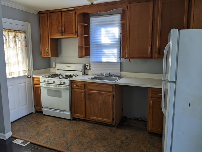 Building Photo - 5629 Pioneer Dr