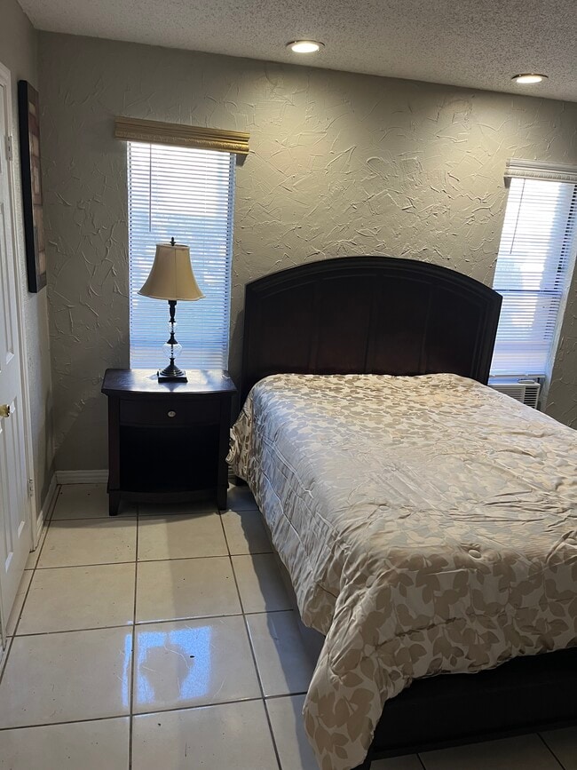 Building Photo - 3439 Racquet Club Dr