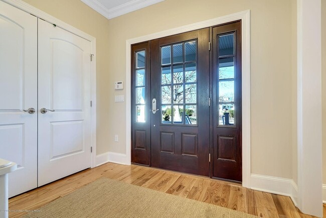 Building Photo - 330 Villa Park Wy