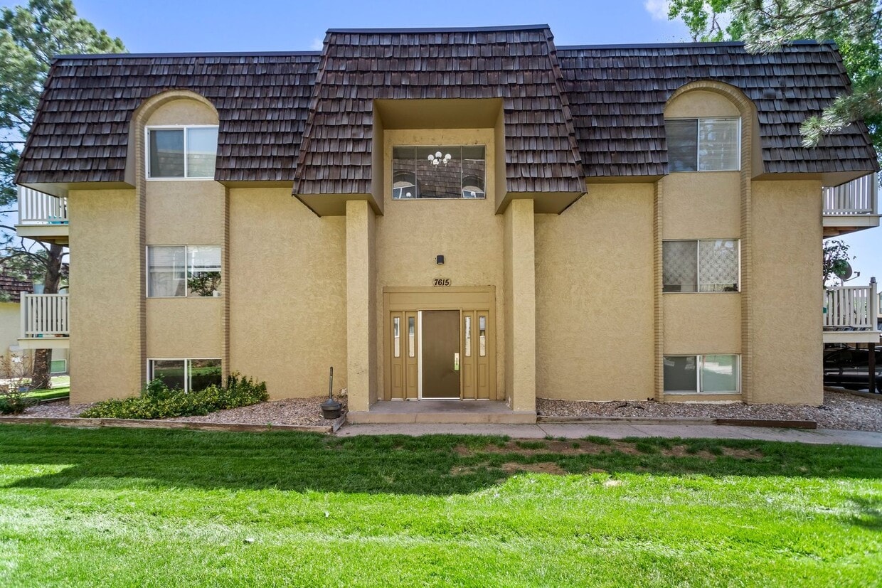 Primary Photo - 2 bed / 1 bath - Whispering Pines Condo