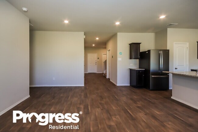 Foto del edificio - 14700 Violet Ct