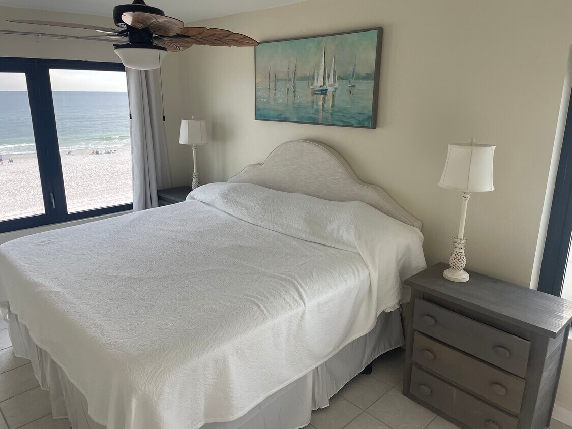 Foto del edificio - 427 E Beach Blvd
