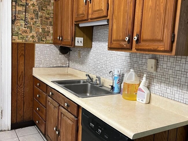 Building Photo - 3 Bedroom apartment  in Niagara Falls