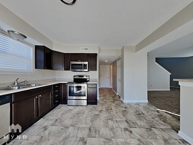 Foto del edificio - 2352 Rosewood Dr