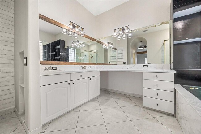 Building Photo - 13848 Vista Del Lago Blvd