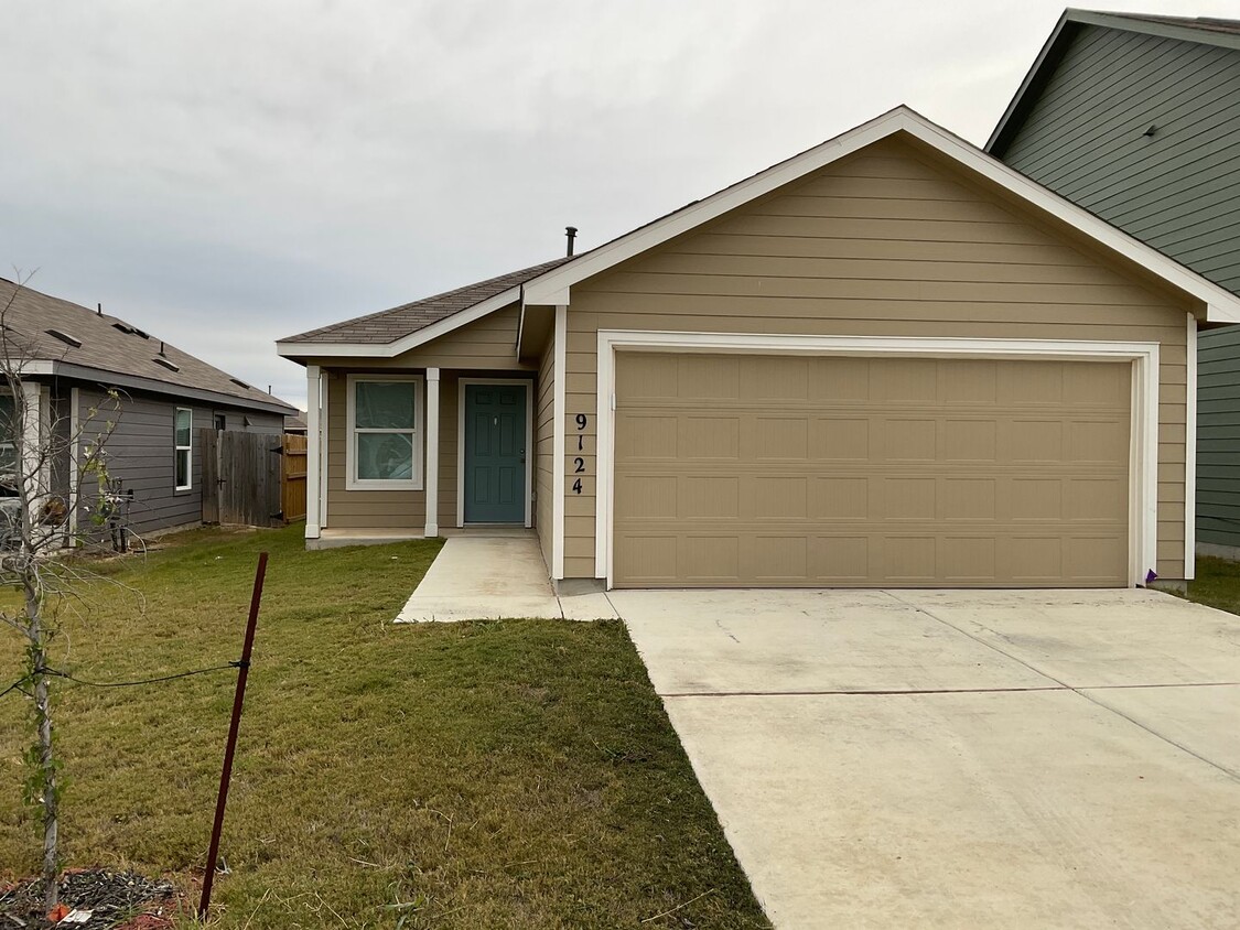 Foto principal - Dream Home in Seguin- 3 Bedroom / 2 Bath -...