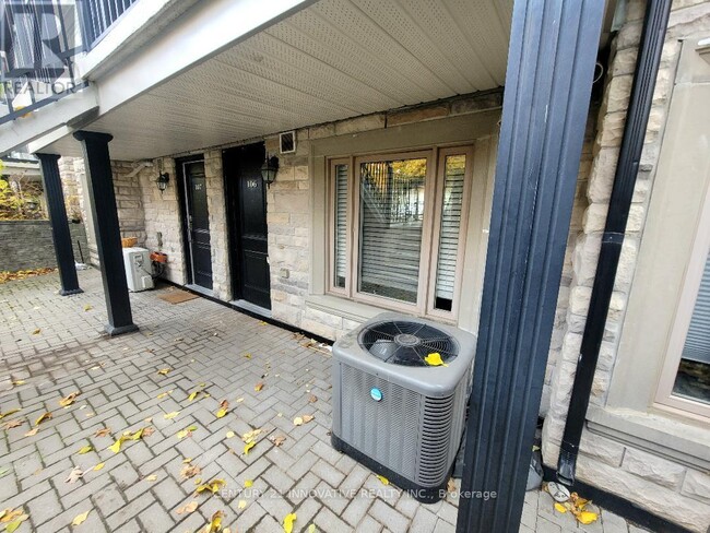 Building Photo - 320 John St.