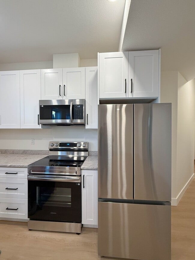 Building Photo - 11515-1102A 102A St