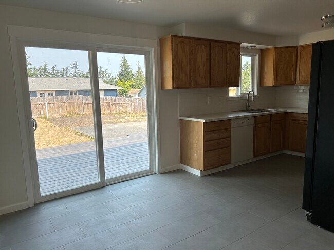 Foto del edificio - 829 NW Anchor Dr