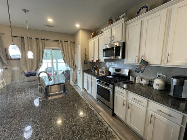 Building Photo - 609 Hilchot Dr
