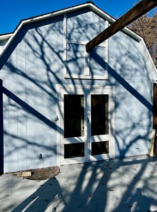 Building Photo - 495 E G St