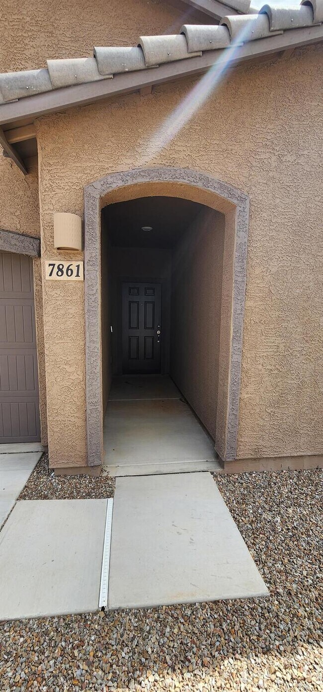 Building Photo - 7861 S Sugarbend Dr