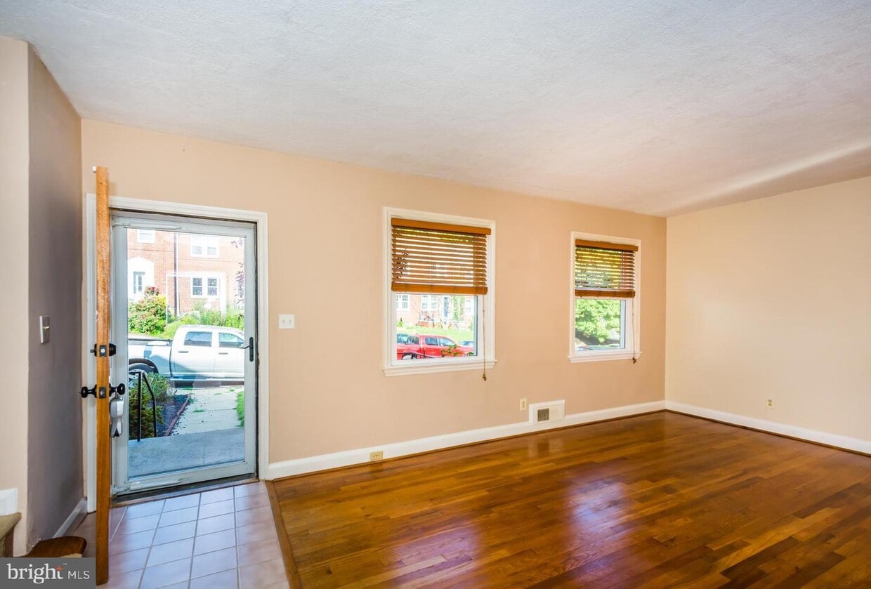 17 Briarwood Rd, Catonsville, MD 21228 Townhome Rentals in